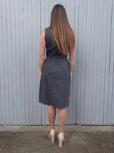 Charger l'image dans la galerie, Robe vintage Lucia - Pois et fleurs violettes. Taille S, 36, 38. Fabriqué en France