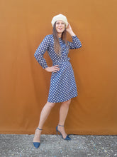 Charger l'image dans la galerie, Robe vintage Marina - Bleu à pois blancs. Taille XS, 34, 36. Le signe de Paris. Fabriqué en France