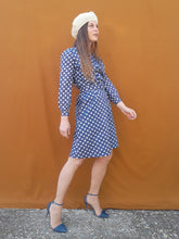 Charger l'image dans la galerie, Robe vintage Marina - Bleu à pois blancs. Taille XS, 34, 36. Le signe de Paris. Fabriqué en France
