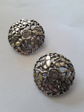 Charger l'image dans la galerie, Paire de boucles d'oreilles vintage - Kenzo. Fabriqué en France