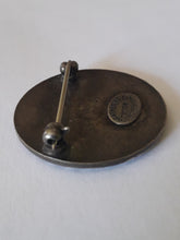 Charger l'image dans la galerie, Broche vintage Léa - Catherine Popesco. Trèfle à quatre feuilles en résine et cristaux