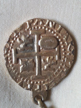 Charger l'image dans la galerie, Broche vintage Eliott - Hattie Carnegie. Blason et médaille