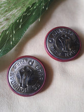 Charger l'image dans la galerie, Boucles d'oreilles vintage Charles Jourdan. Pastilles bordeaux. Fabriqué en France