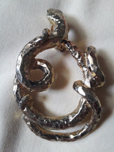 Charger l'image dans la galerie, Boucles d'oreilles vintage - Emanuel Ungaro. Serpents entrelacés dorés