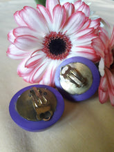 Charger l'image dans la galerie, Boucles d'oreilles vintage - Abby - Pastilles à Clips violettes.