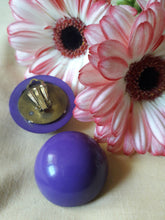Charger l'image dans la galerie, Boucles d'oreilles vintage - Abby - Pastilles à Clips violettes.