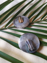 Charger l'image dans la galerie, Boucles d'oreilles vintage Mila - Métal argenté martelé.