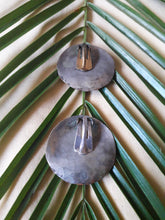 Charger l'image dans la galerie, Boucles d'oreilles vintage Mila - Métal argenté martelé.