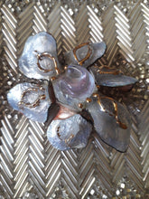 Charger l'image dans la galerie, Broche ou pendentif ancien - Fleur parme. Créations d'art Geneviève France
