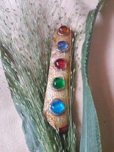 Charger l'image dans la galerie, Broche vintage - Cabochons multicolores. Création d'art Geneviève. France