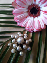 Charger l'image dans la galerie, Broche vintage Lise - Perles et métal.