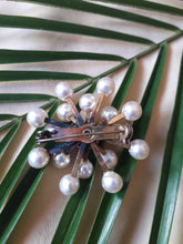 Charger l'image dans la galerie, Broche vintage Lise - Perles et métal.