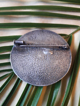 Charger l'image dans la galerie, Broche vintage Nora - Cabochon orange. Métal argenté