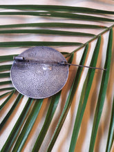Charger l'image dans la galerie, Broche vintage Nora - Cabochon orange. Métal argenté