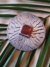Charger l'image dans la galerie, Broche vintage Nora - Cabochon orange. Métal argenté