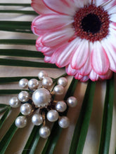 Charger l'image dans la galerie, Broche vintage Lise - Perles et métal.