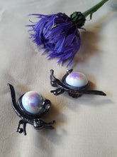 Charger l'image dans la galerie, Boucles d'oreilles vintage - Métal. A clips.