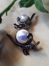 Charger l'image dans la galerie, Boucles d'oreilles vintage - Métal. A clips.