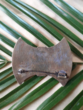 Charger l'image dans la galerie, Broche vintage Natacha - Doré et cabochon vert. Epingle à poussoir