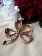 Charger l'image dans la galerie, Broche vintage Lucie - Nœud doré. Epingle à poussoir