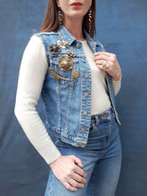 Charger l'image dans la galerie, Broche vintage Léa - Catherine Popesco. Trèfle à quatre feuilles en résine et cristaux