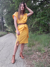 Charger l'image dans la galerie, Robe vintage - Pans croisés, col V. Jaune tournesol. Taille M, 36, 38.