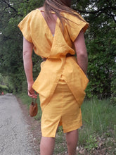 Charger l'image dans la galerie, Robe vintage - Pans croisés, col V. Jaune tournesol. Taille M, 36, 38.
