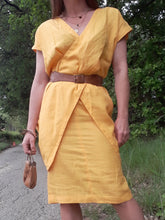 Charger l'image dans la galerie, Robe vintage - Pans croisés, col V. Jaune tournesol. Taille M, 36, 38.