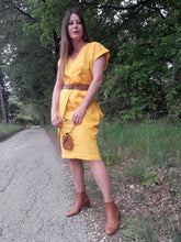 Charger l'image dans la galerie, Robe vintage - Pans croisés, col V. Jaune tournesol. Taille M, 36, 38.