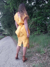 Charger l'image dans la galerie, Robe vintage - Pans croisés, col V. Jaune tournesol. Taille M, 36, 38.