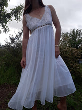 Charger l'image dans la galerie, Robe de nuit / d'intérieur vintage Line - Voile transparent. Taille M, 38, 40