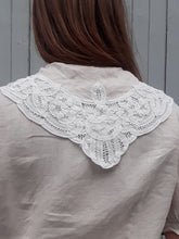 Charger l'image dans la galerie, Chemisier vintage Myrtille - Col guipure. Sable. Taille M, 38, 40