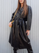Charger l'image dans la galerie, Trench imperméable vintage Anna - Vernis. Taille XXL, 44, 46. Fabriqué en France