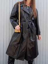 Charger l'image dans la galerie, Trench imperméable vintage Anna - Vernis. Taille XXL, 44, 46. Fabriqué en France