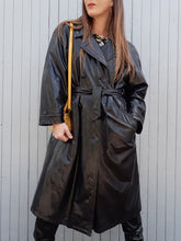 Charger l'image dans la galerie, Trench imperméable vintage Anna - Vernis. Taille XXL, 44, 46. Fabriqué en France