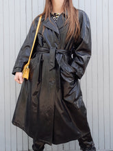 Charger l'image dans la galerie, Trench imperméable vintage Anna - Vernis. Taille XXL, 44, 46. Fabriqué en France