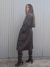 Charger l'image dans la galerie, Trench imperméable vintage Anna - Vernis. Taille XXL, 44, 46. Fabriqué en France