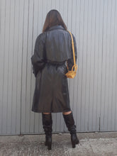 Charger l'image dans la galerie, Trench imperméable vintage Anna - Vernis. Taille XXL, 44, 46. Fabriqué en France