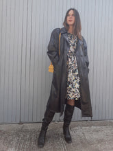 Charger l'image dans la galerie, Trench imperméable vintage Anna - Vernis. Taille XXL, 44, 46. Fabriqué en France