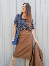 Charger l'image dans la galerie, Ensemble vintage Carla - veste et jupe en cuir d'autruche marron. Taille M, 38, 40