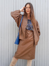 Charger l'image dans la galerie, Ensemble vintage Carla - veste et jupe en cuir d'autruche marron. Taille M, 38, 40