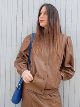 Charger l'image dans la galerie, Ensemble vintage Carla - veste et jupe en cuir d'autruche marron. Taille M, 38, 40