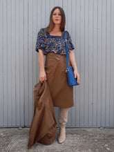 Charger l'image dans la galerie, Ensemble vintage Carla - veste et jupe en cuir d'autruche marron. Taille M, 38, 40