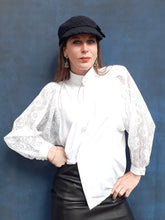 Charger l'image dans la galerie, Boucles d'oreilles vintage Alicia - Balenciaga. Dorée et vertes.