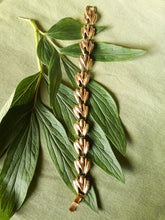 Charger l'image dans la galerie, Bracelet années 90' Ellie - Feuillage doré.