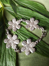 Charger l'image dans la galerie, Bracelet années 90' Manon - Chaine de fleurs émail.