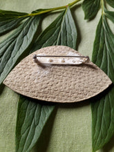 Charger l'image dans la galerie, Broche ancienne Clotilde - Chapeau de dame. Parme & doré