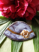 Charger l'image dans la galerie, Broche ancienne Clotilde - Chapeau de dame. Parme & doré
