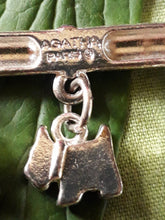 Charger l'image dans la galerie, Broche ancienne Mila - Agatha Paris. En métal argenté, cabochons bleus et chiens.