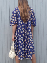 Charger l'image dans la galerie, Robe vintage Lila - Imprimé floral all-over. Coupe ample. Oversize ou Taille L, 40, 42